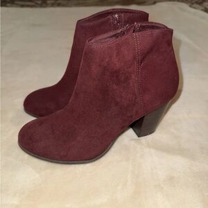 Old Navy Women’s Burgundy Faux Suede Booties- Size 10